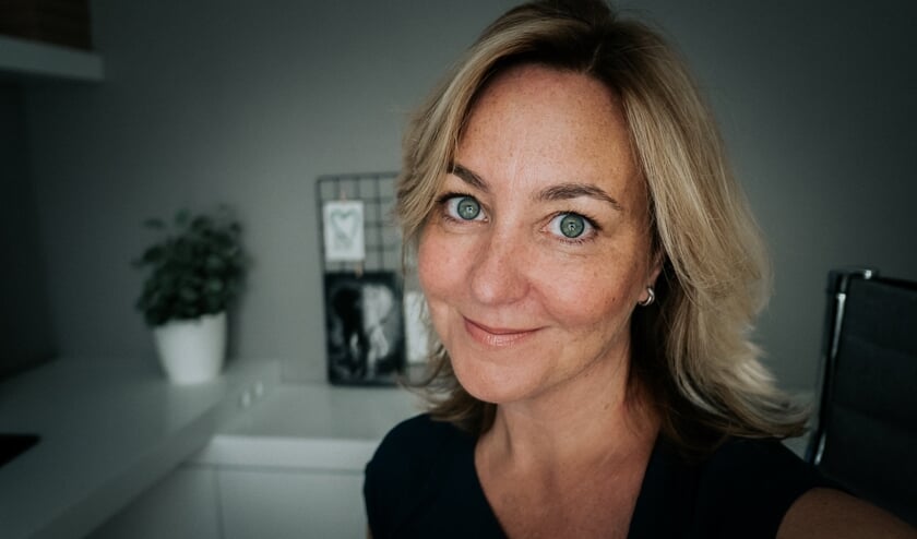 Dora Barens.
