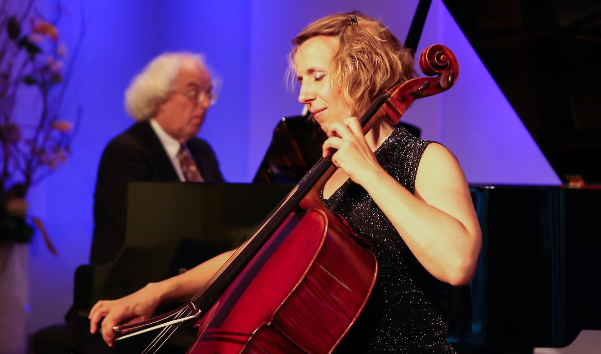 Vrijdag 8 maart: de unieke combinatie van cello, piano en orgel. Naast twee wereldpremières klinkt werk van Bach. 