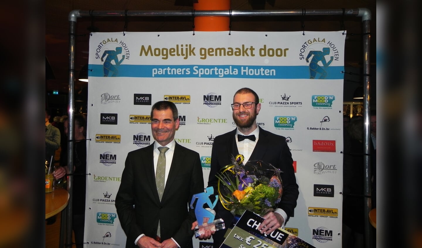 Ook Sporter van het jaar Michiel van Rijn kreeg de persoonlijke felicitaties van burgemeester Wouter de Jong.