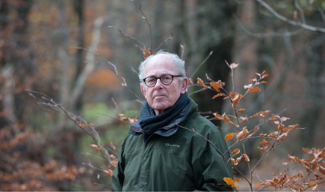 ,,Waar gehakt wordt vallen spaanders, maar dit financieel gedreven bosbeheer gaat ten koste van biodiversiteit en klimaat", aldus Frits van Beusekom.