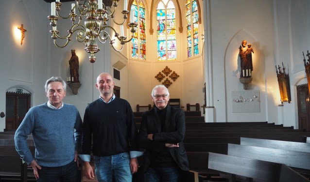 Albert Dragt, Coert van den Berg en Wim van Dijk (v.l.n.r.) op de locatie waar op 5 april de Johannes Passion uitgevoerd wordt.