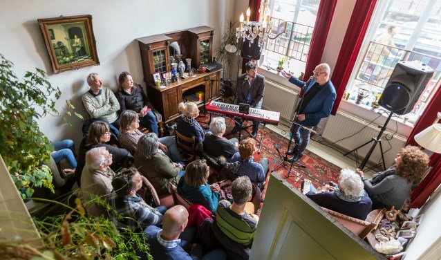 Tientallen huiskamers in Soest veranderen zondagmiddag in theater- en concertzaaltjes.