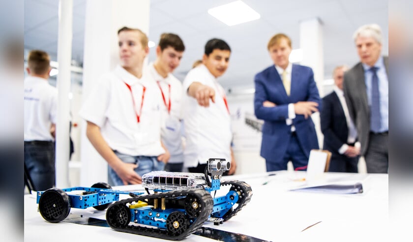 Koning Willem Alexander tijdens de opening van de Tech Campus ROC Midden Nederland.