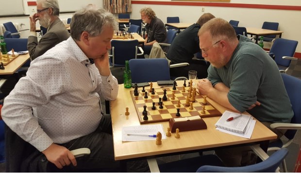 ?Martin Markering (links) dolf het onderspit tegen Teunis Bunt.