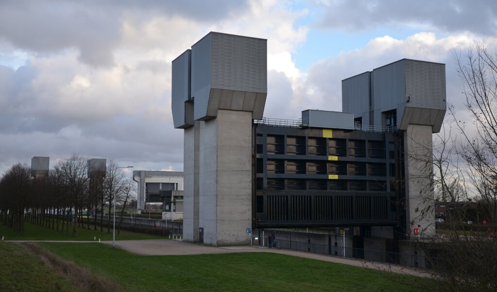 Het sluizencomplex in het Amsterdam-Rijnkanaal werkt als de zoetwaterkraan voor West-Nederland.