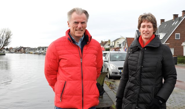 Secretaris Jan Buiten en vertrekkend voorzitter Monique Damen.