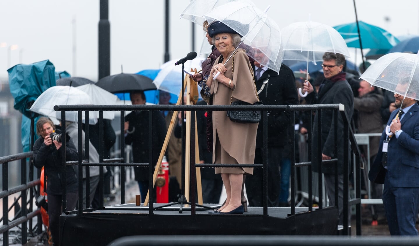 HKH Prinses Beatrix opende de 3e kolk van de Prinses Beatrixsluis