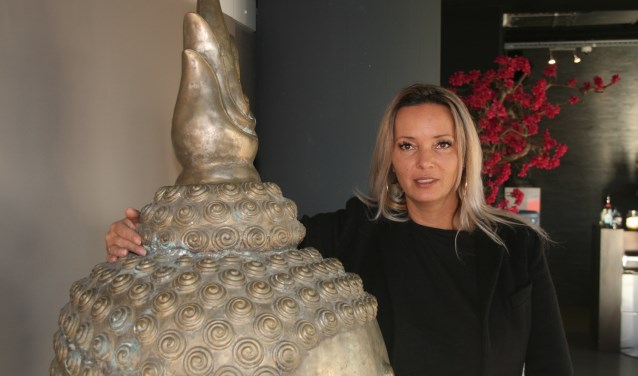 Hayra van Soest is trots op de zonnestudio met binnenkort zelfs tien verantwoorde zonnebanken.