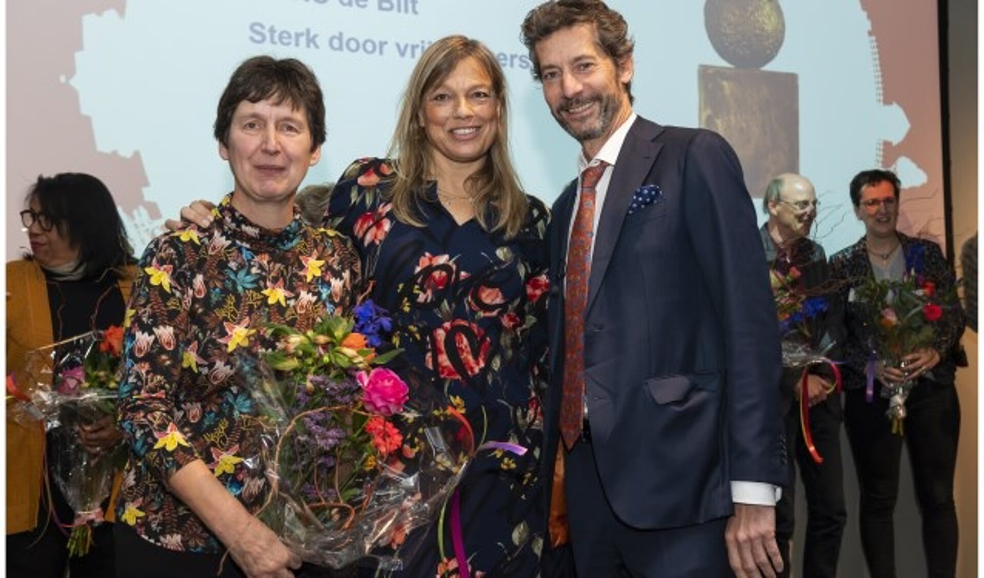 van links naar rechts: Maaike Drok (MENS De Bilt), Astrid Kloosterziel (MENS De Bilt), Peter Douwes (Oranjefonds)foto is gemaakt tijdens bekendmaking nominaties in Groenekan, Fort Voordorp.
