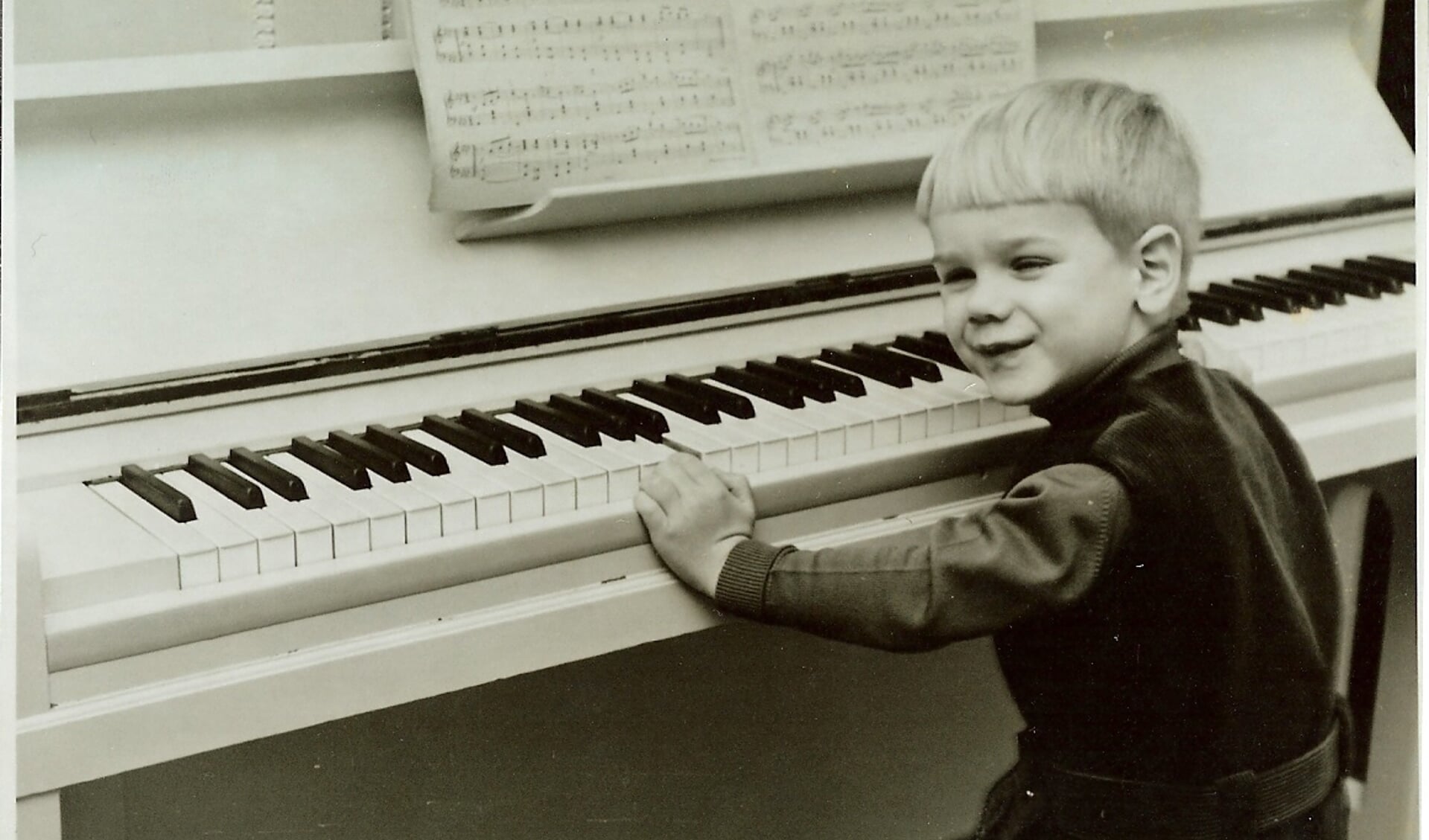 Als kleuter was Eric-Jan al gek op de piano. (1970)