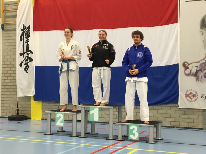 3e van Links, Mervyn