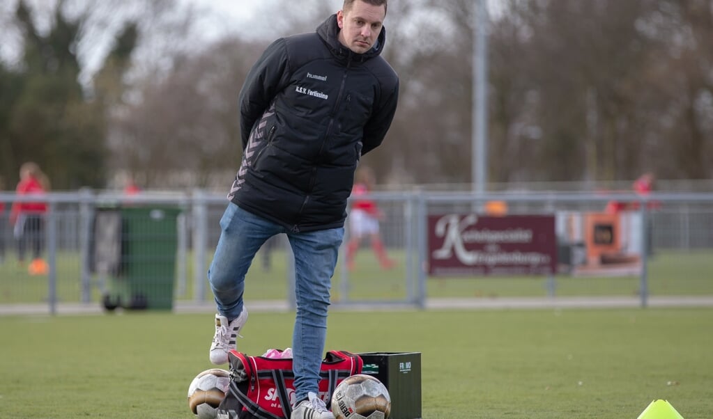 Collin Oosterholt, toekomstig trainer SV Harskamp, begroet weer drie nieuwelingen.