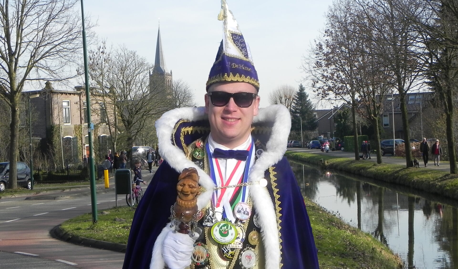 Prins Baswana ziet er op toe dat carnaval in Schalkwijk groots gevierd wordt.