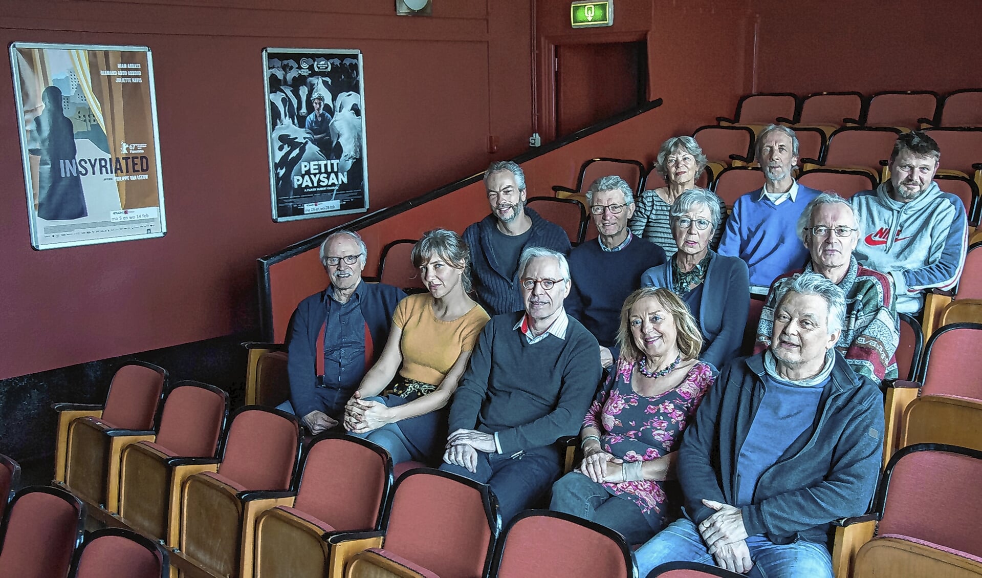 De groep vrijwilligers van Het Filmhuis in de bioscoopzaal, vorig jaar februari. Filmhuis Artishock bestond toen 40 jaar.