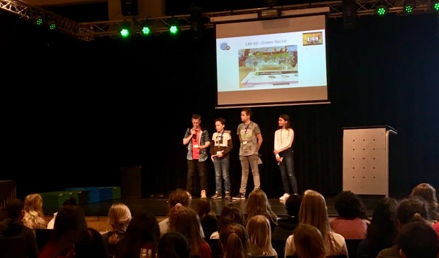 Team TTO in actie tijdens de presentatie.