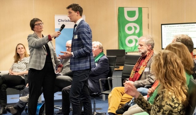 Marcel Steeman in actie tijdens het debat.