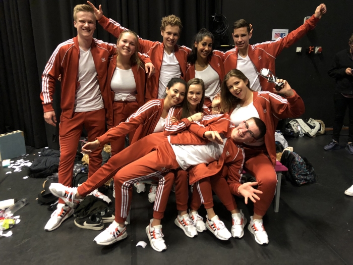 Team United met de gewonnen beker