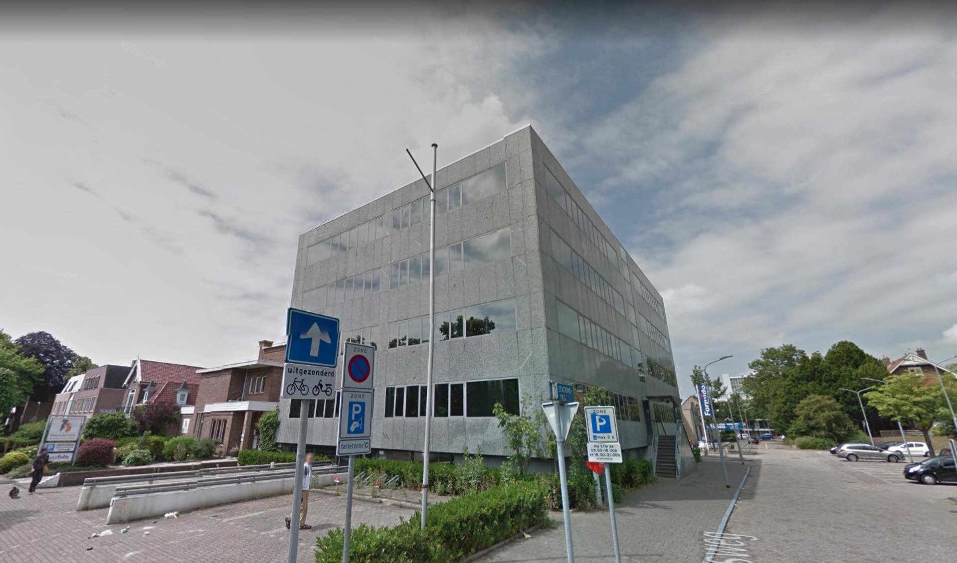 Woningcorporatie Eigen Haard gaat het Vestia-kantoorgebouw aan de Stationsweg ombouwen tot 32 appartementen. 