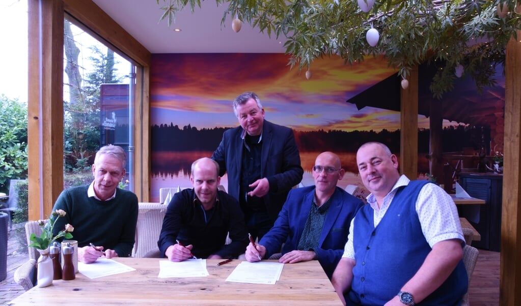 Van links naar rechts: Bart van Voskuilen, Berry van den Pol, Ben Schuit, Teunis van Winkoop en Henk Guliker