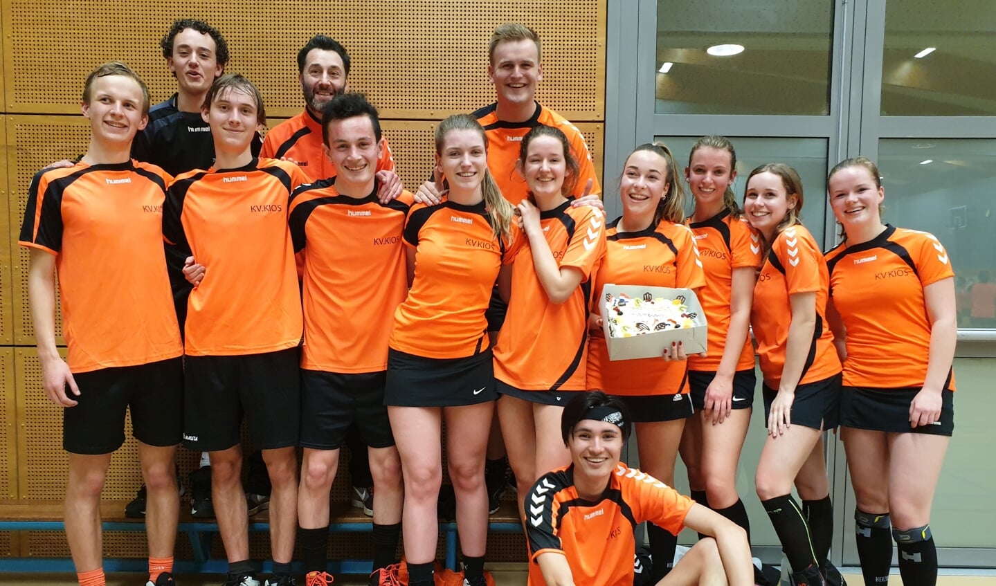 het winnende team met de Jongeneel taart