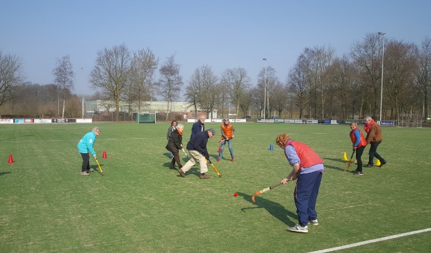 Walking hockey, een van de vele zomerschoolactiviteiten