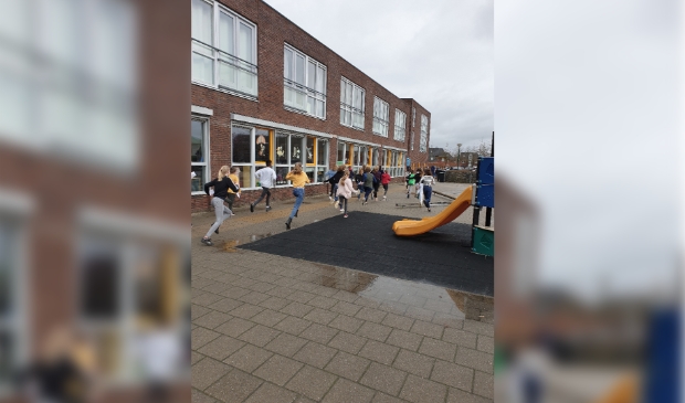 <p><a href="https://www.houtensnieuws.nl/nieuws/algemeen/678453/houtense-basisschool-de-vlinder-in-schoolquarantaine-na-corona-uitbraak">https://www.houtensnieuws.nl/nieuws/algemeen/678453/houtense-basisschool-de-vlinder-in-schoolquarantaine-na-corona-uitbraak</a></p>