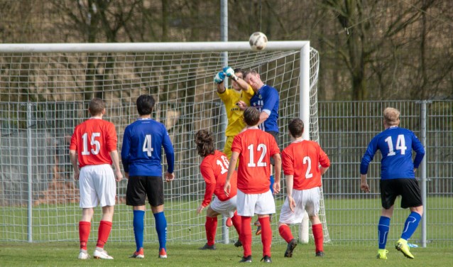 SCW-keeper Keby van den Dool kon zich door enkele uitstekende reddingen onderscheiden en hield zijn doel schoon.