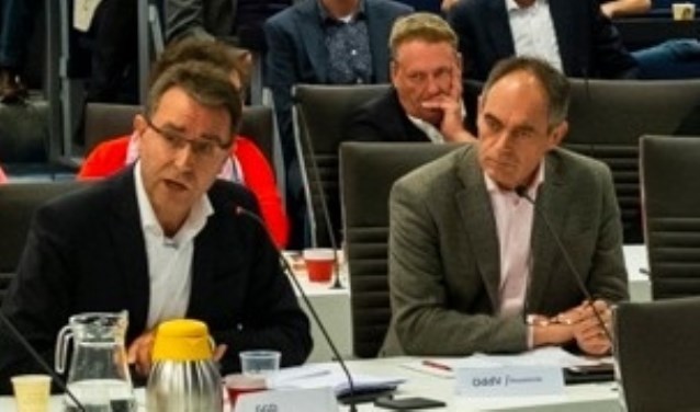 Omgevingsdienst-directeur Henk-Jan Baakman (rechts).