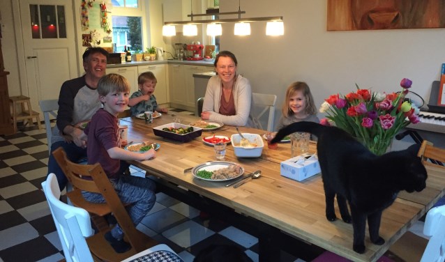 Toen Moniek tien jaar geleden de diagnose coeliakie kreeg, riep ze uit: ‘Dat kan helemaal niet, want ik eet al mijn hele leven brood.’ Niels is thuis het ‘buitenbeentje’ dat wel gluten mag