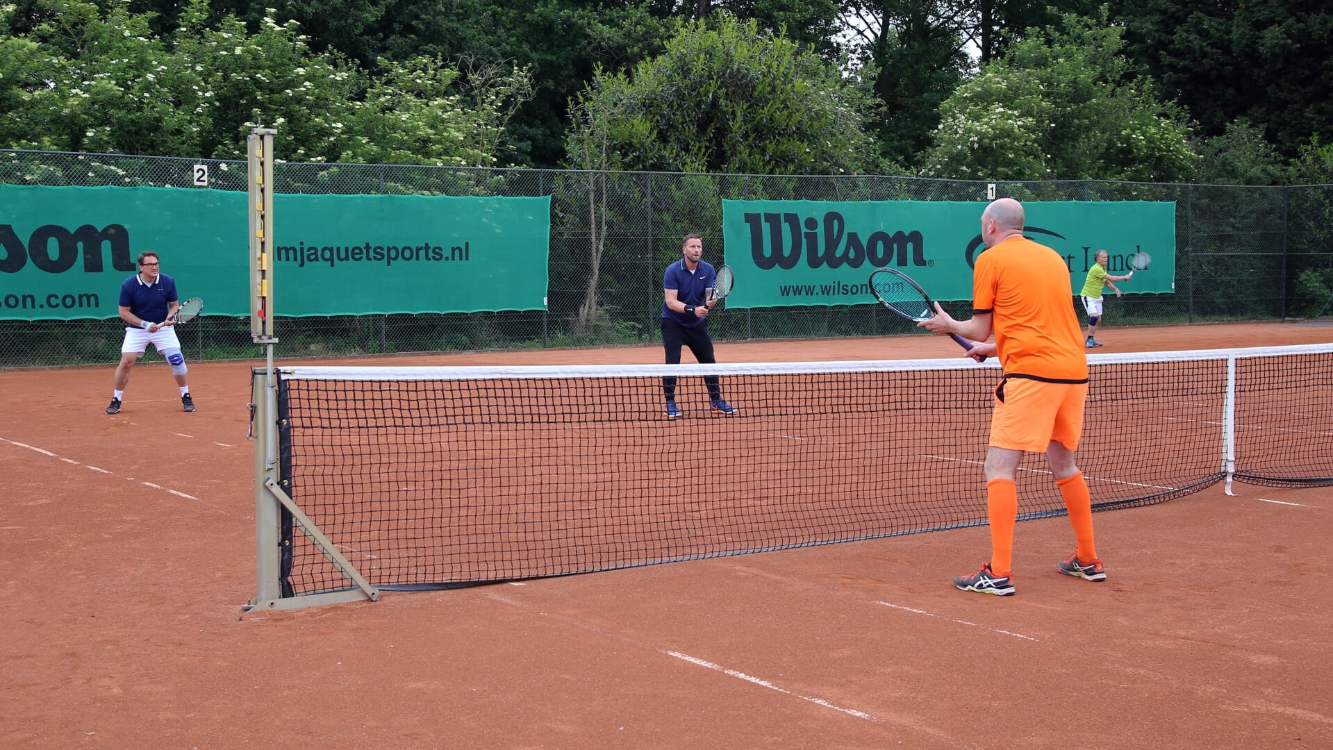 Tennisvereniging LTV Leusden wil een aantal buitenbanen 's winters in een blaashal onderbrengen. 