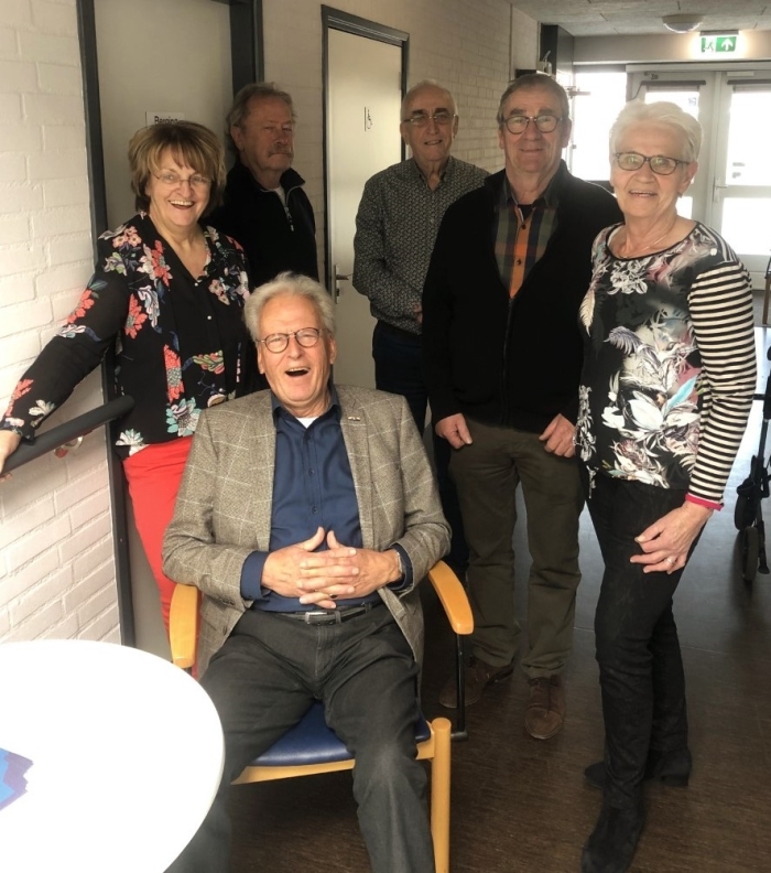 Een groep enthousiaste vrijwilligers steekt haar nek uit voor Bredero's Hof, een seniorencomplex in hartje Giessenburg waar sinds kort ook dagbesteding plaatsvindt.