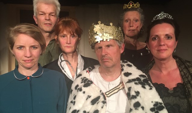 Ceremonie-cast (v.l.n.r): Marijke Meems, Winfried Laane, Nienke van der Zee, Pieter Jongsma, Jeanine Peters en Do Iseger-Broer.