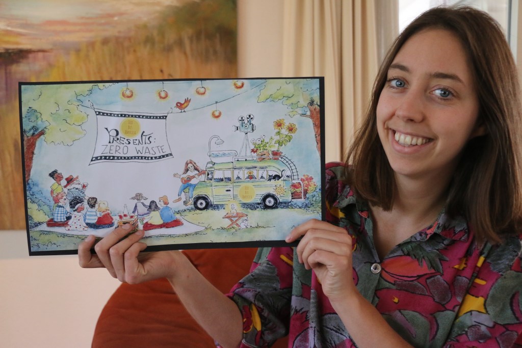 Jorien Timmers met een tekening over haar activiteiten. ,,Hier word ik blij van."