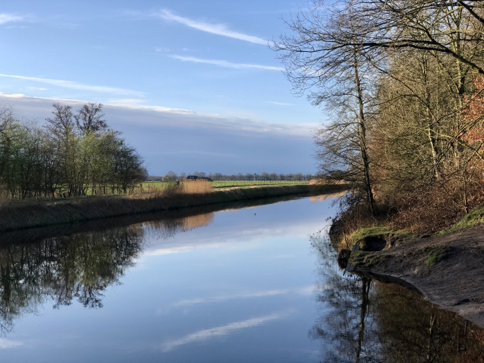 vroeg op de ochtend aan de Lindedijk.