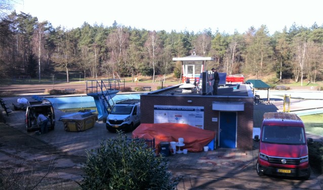Bedrijvigheid bij het Bosbad ter verduurzaming van de exploitatie.