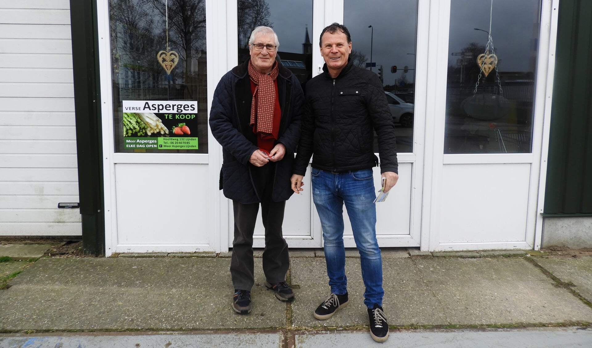 De uit het Limburgse Velden afkomstige Paul Heger met zijn vader Wiel. 