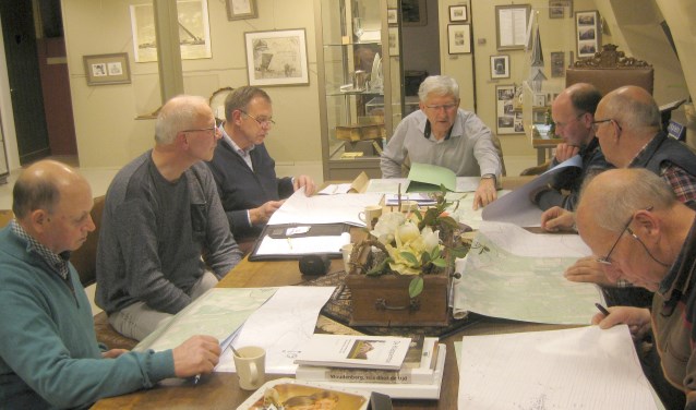 Het onderzoekscomité: Henk de Kruif, Henk van Woudenberg, Dick Veldhuizen, Johan de Kruijff, Gert Jan Donselaar, Ton Haanschoten en Roland Bielderman.