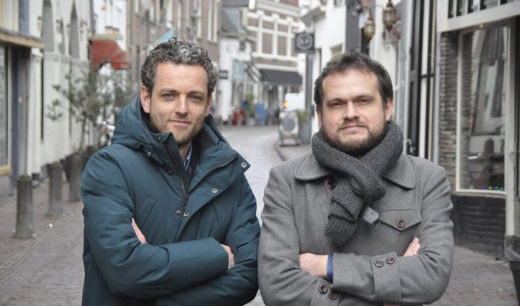 Zembla-journalisten Roelof Bosma (links) en Marco de Lange.