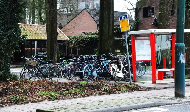 De parkeerruimte voor fietsen bij bushaltes wordt uitgebreid.