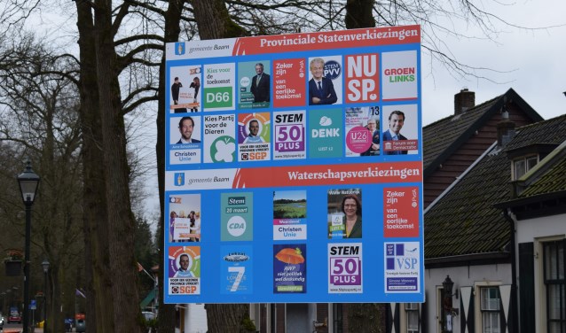 Een aantal landelijke partijen is zaterdag aanwezig op de Brink om voorbijgangers te informeren.