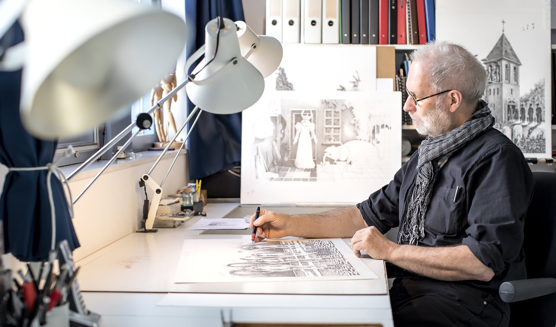 Jan Vosman is tekenaar. Hij liet hij het lesgeven achter zich om zich volledig te storten op zijn tekenwerk.