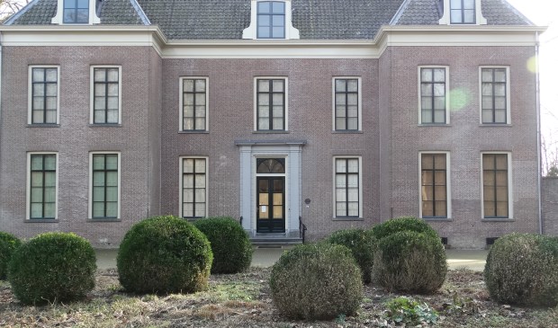 Sinds het vertrek van het MOA straalt de verlatenheid van het landhuis af