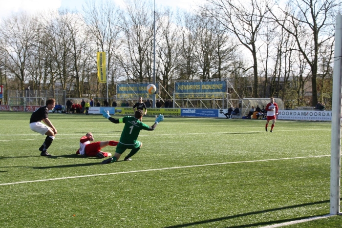 2-2 door Spiros Lomis