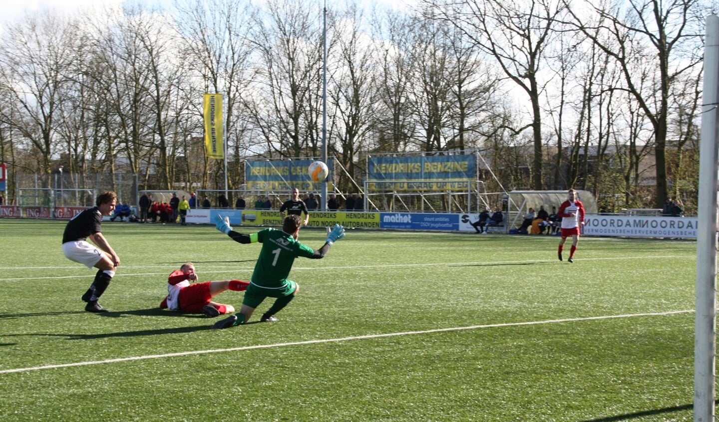 2-2 door Spiros Lomis