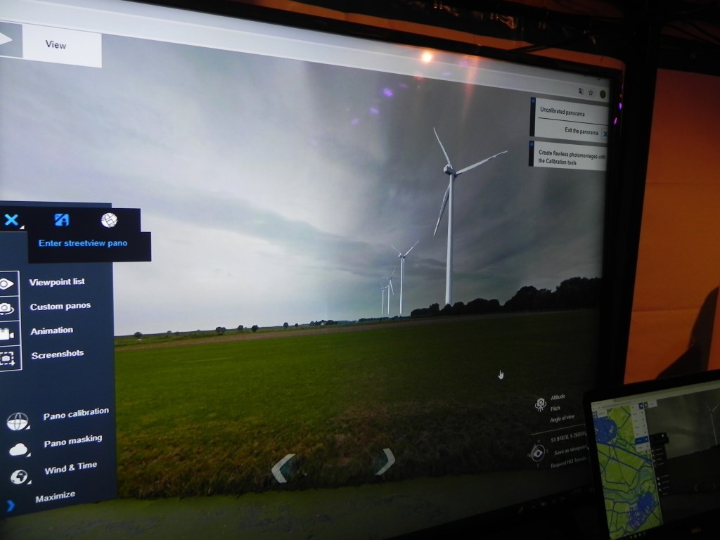 De toekomstige situatie met de vier windmolens werd in 3D zichtbaar gemaakt.