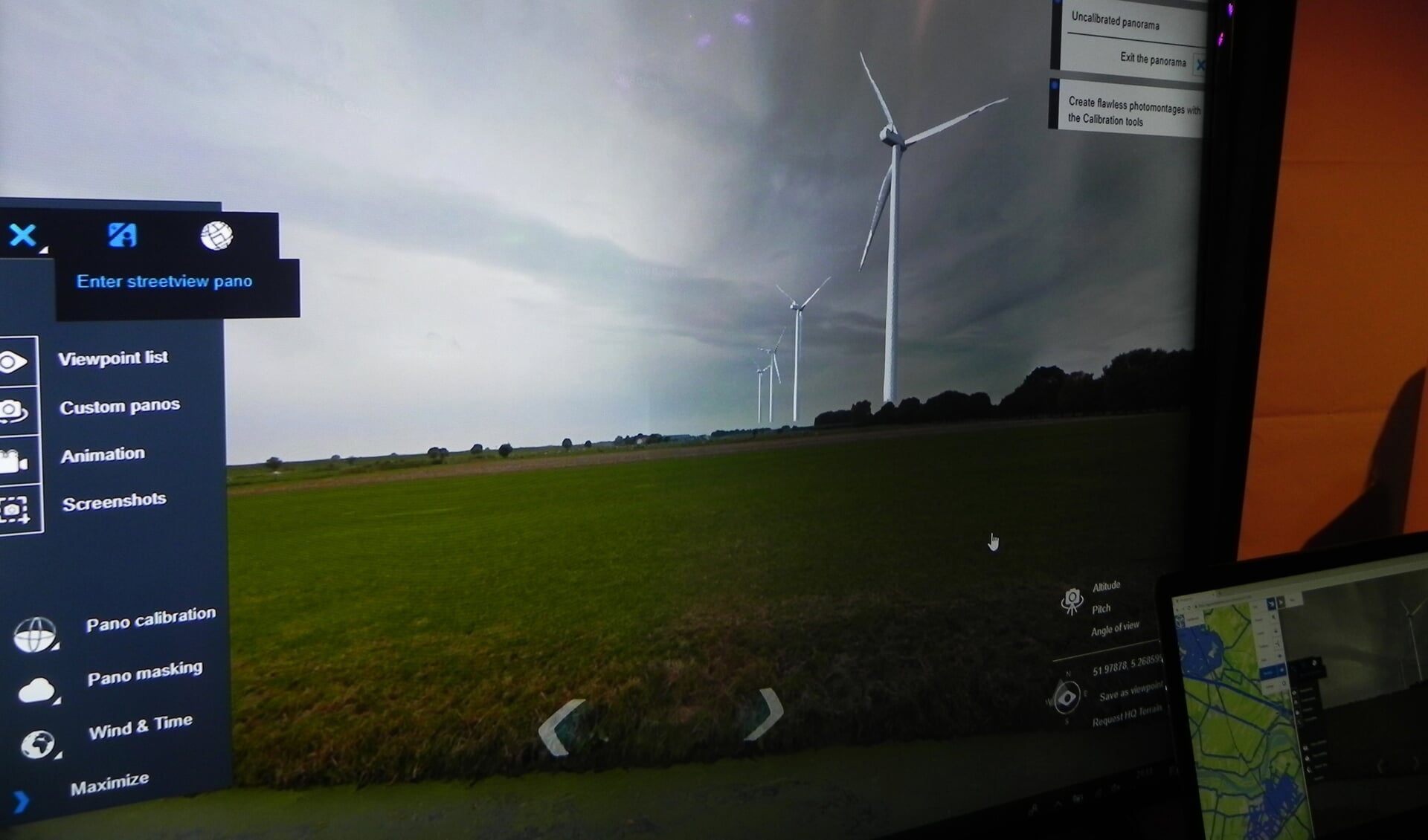 De toekomstige situatie met de vier windmolens werd in 3D zichtbaar gemaakt.