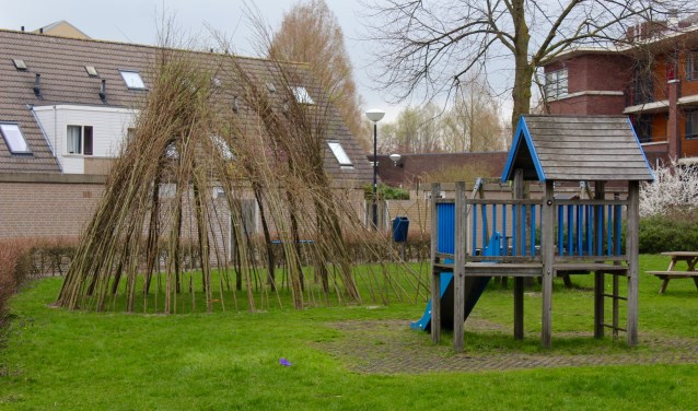 De wilgententhut staat er al, gebouwd door betrokkenen buurtbewoners.