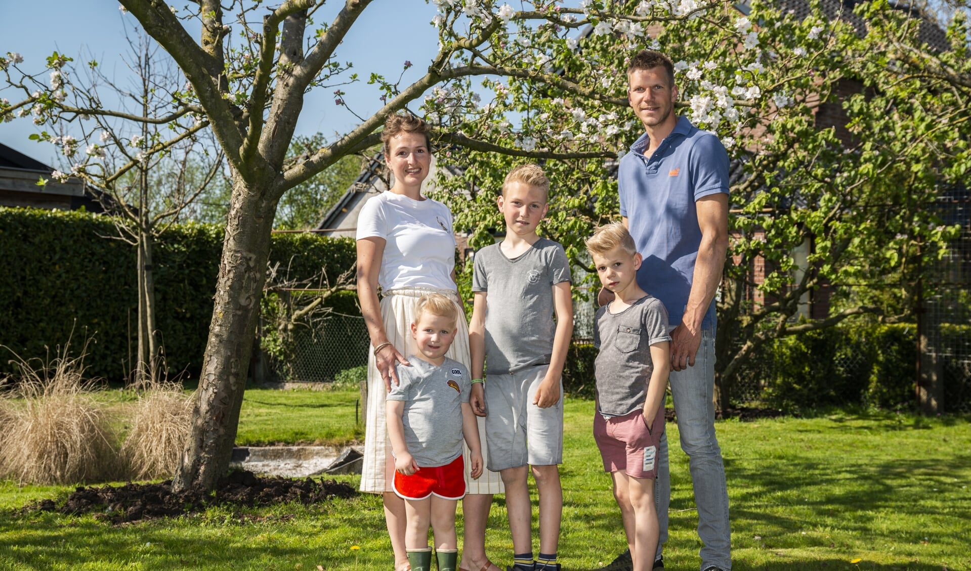De familie Dijkman woont in een groene omgeving, met de bebouwde kom van Barneveld binnen handbereik.