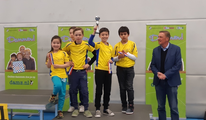 Wethouder Ellermeijer met damteam De Cirkel