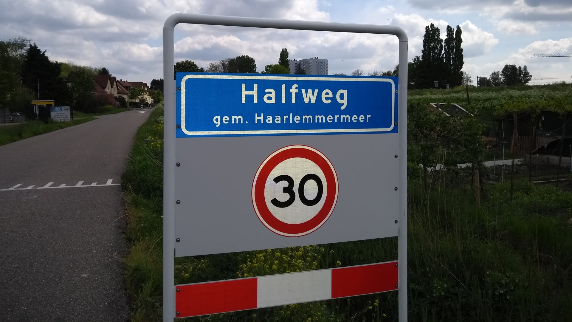 Stukken van Zwanenburg-Halfweg gaan op de schop.